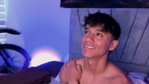 zyzz_1812 online show from 10/22/25, 04:18