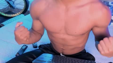 zyzz_1812 online show from 10/29/25, 05:25