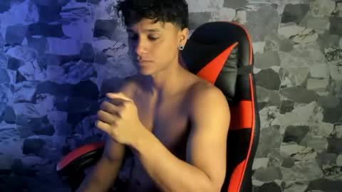 zyzz_1812 online show from 04/24/26, 05:43