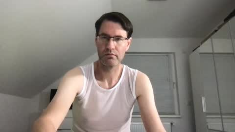 Snapshot of zzz123_cam chatting on 10/19/25, 03:12 zzz123_cam online show from 10/19/25, 03:12