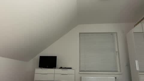 zzz123_cam online show from 05/15/26, 03:41