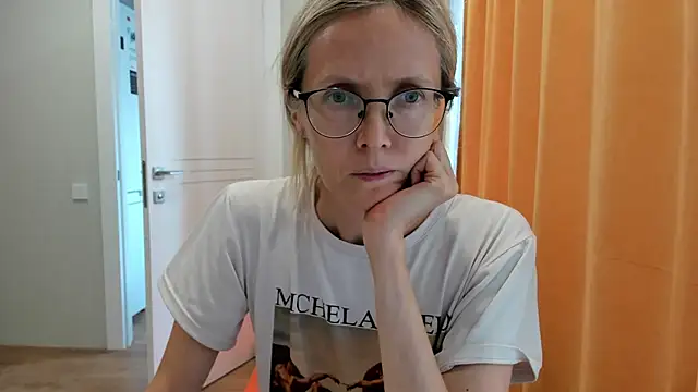 angelmommu online show from 09/18/25, 12:18