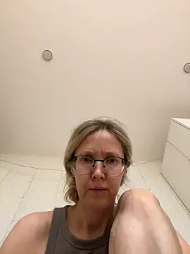 angelmommu online show from 02/18/26, 09:16