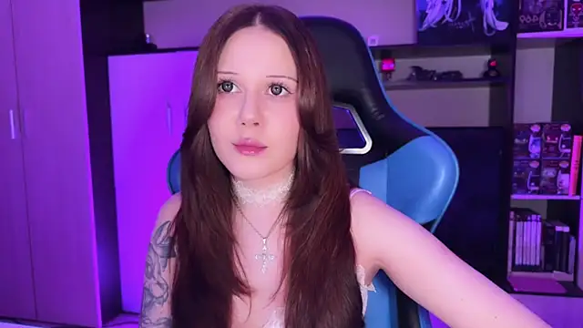 Snapshot of jasminevine chatting on 06/17/26, 03:13 jasminevine online show from 06/17/26, 03:13