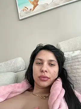 Snapshot of ArielBelly chatting on 03/19/25, 02:02 ArielBelly online show from 03/19/25, 02:02