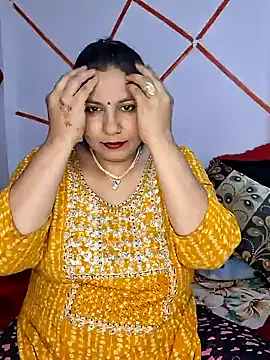 Snapshot of MOM-SUN-COUPLE chatting on 01/10/25, 03:27 MOM-SUN-COUPLE online show from 01/10/25, 03:27