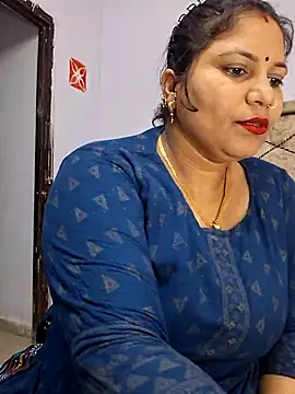 Snapshot of MOM-SUN-COUPLE chatting on 02/23/25, 05:07 MOM-SUN-COUPLE online show from 02/23/25, 05:07