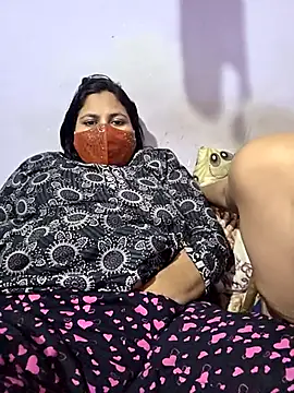 Snapshot of MOM-SUN-COUPLE chatting on 09/08/25, 07:13 MOM-SUN-COUPLE online show from 09/08/25, 07:13