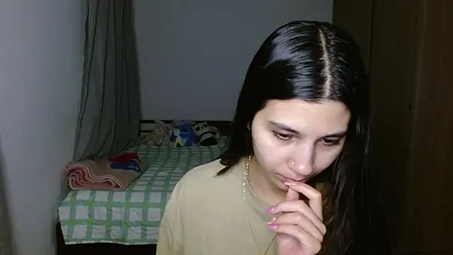 mia  lopez  online show from 10/17/25, 01:31