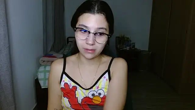 mia  lopez  online show from 10/22/25, 12:55