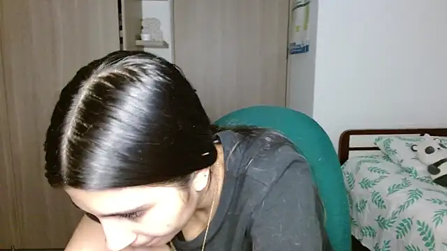 Snapshot of mia__lopez_ chatting on 12/18/25, 04:18 mia lopez online show from 12/18/25, 04:18