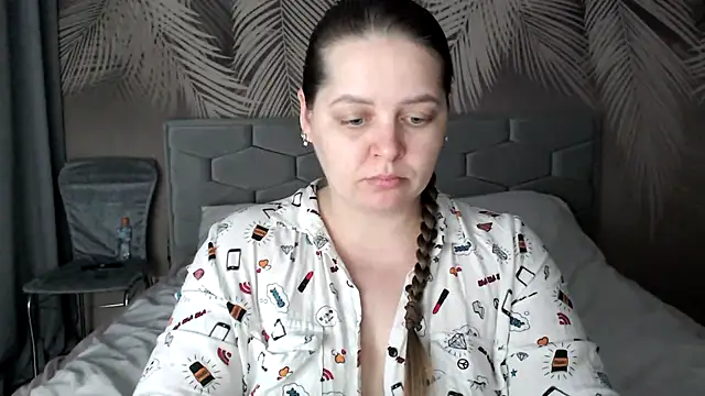 uliastar online show from 02/12/25, 01:06