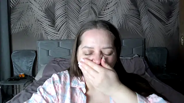 uliastar online show from 12/05/25, 07:06