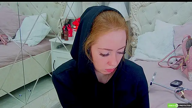 Snapshot of TinaBrook chatting on 10/15/25, 03:50 TinaBrook online show from 10/15/25, 03:50