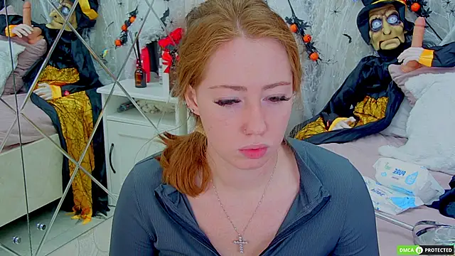 Snapshot of TinaBrook chatting on 10/17/25, 04:04 TinaBrook online show from 10/17/25, 04:04