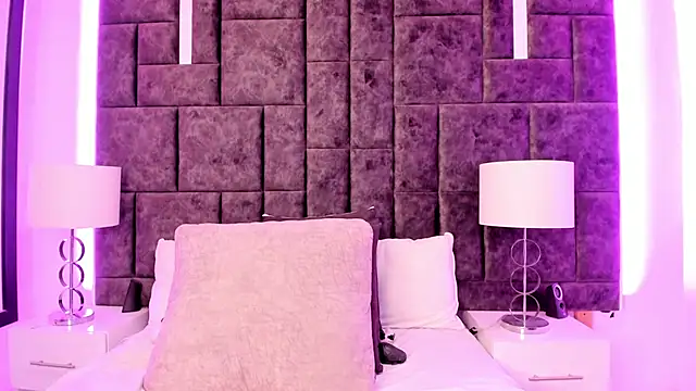 Snapshot of Petit-Rosse chatting on 02/05/25, 08:35 Petit-Rosse online show from 02/05/25, 08:35