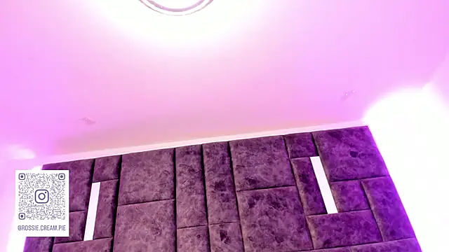 Snapshot of Petit-Rosse chatting on 03/03/25, 11:03 Petit-Rosse online show from 03/03/25, 11:03