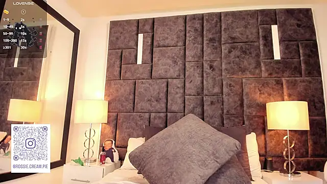 Snapshot of Petit-Rosse chatting on 03/06/25, 05:46 Petit-Rosse online show from 03/06/25, 05:46