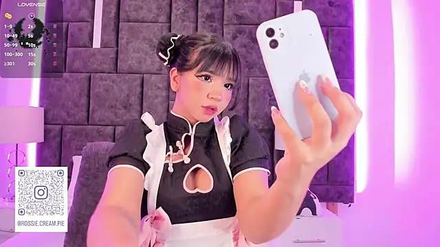 Snapshot of Petit-Rosse chatting on 03/06/25, 10:47 Petit-Rosse online show from 03/06/25, 10:47