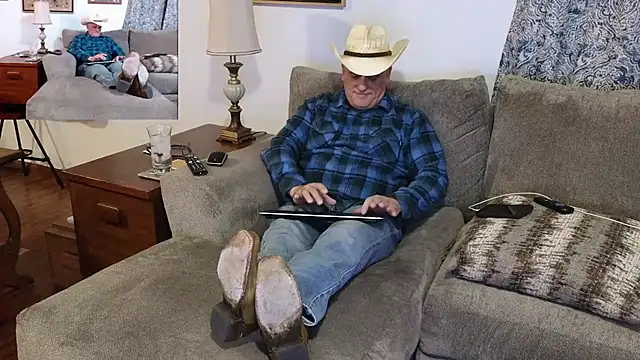 Foxhunt99 online show from 02/05/25, 03:02