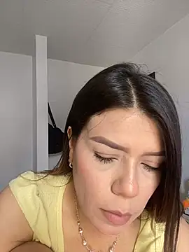 Snapshot of martina_contreras chatting on 05/24/26, 06:02 martina contreras online show from 05/24/26, 06:02