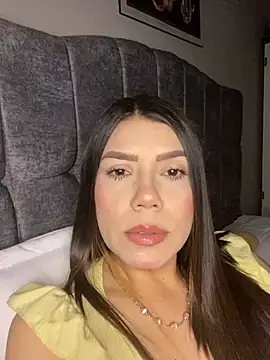 Snapshot of martina_contreras chatting on 06/19/26, 05:34 martina contreras online show from 06/19/26, 05:34