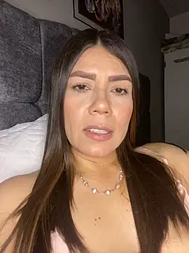 Snapshot of martina_contreras chatting on 07/08/26, 04:06 martina contreras online show from 07/08/26, 04:06