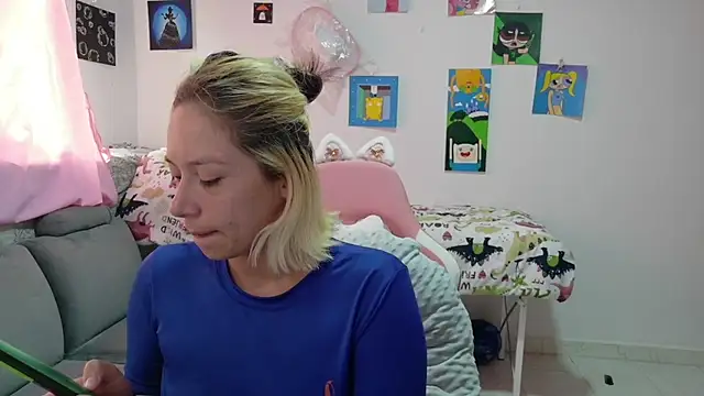 MommyMiaWs online show from 04/22/26, 03:57