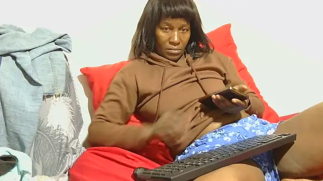 sluttylaura21 online show from 11/22/25, 05:12