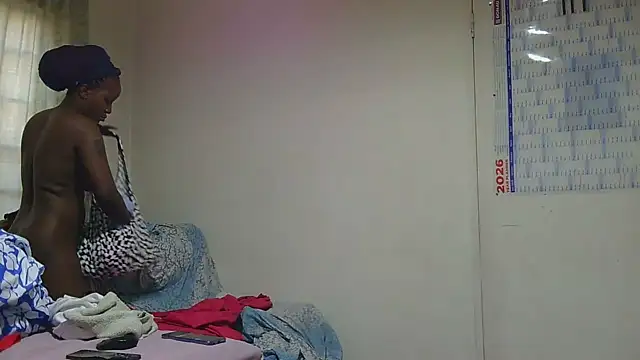 sluttylaura21 online show from 04/04/26, 06:33