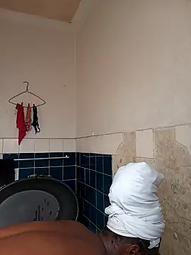 sluttylaura21 online show from 04/23/26, 07:20