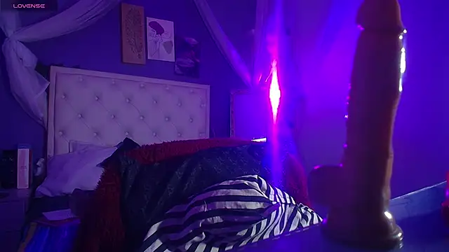 Snapshot of samanthaanderson_ chatting on 12/13/24, 05:43 samanthaanderson  online show from 12/13/24, 05:43