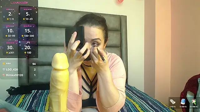 Snapshot of samanthaanderson_ chatting on 01/10/25, 02:46 samanthaanderson  online show from 01/10/25, 02:46