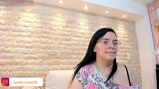 anette cooper online show from 12/15/25, 03:22