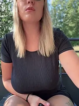 Snapshot of Leanymphoo chatting on 09/27/25, 09:36 Leanymphoo online show from 09/27/25, 09:36