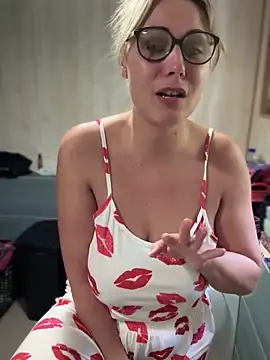 Snapshot of Leanymphoo chatting on 10/03/25, 08:33 Leanymphoo online show from 10/03/25, 08:33