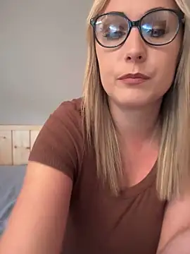 Snapshot of Leanymphoo chatting on 10/07/25, 08:55 Leanymphoo online show from 10/07/25, 08:55