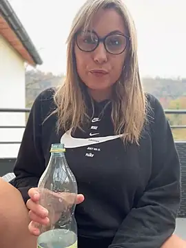 Snapshot of Leanymphoo chatting on 10/19/25, 09:54 Leanymphoo online show from 10/19/25, 09:54