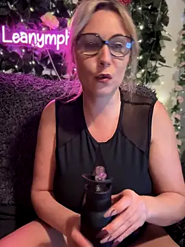 Snapshot of Leanymphoo chatting on 10/24/25, 08:27 Leanymphoo online show from 10/24/25, 08:27