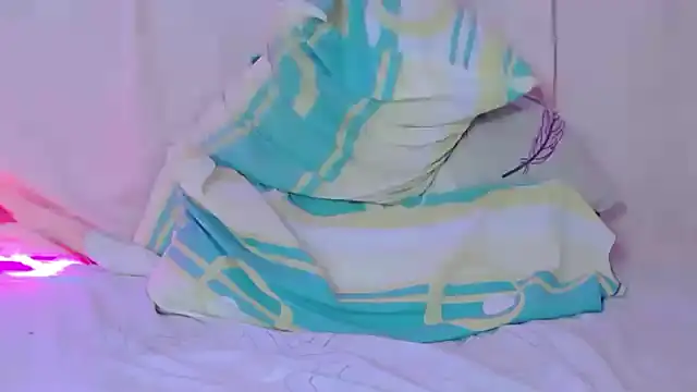 Snapshot of RosesValentina chatting on 02/26/25, 09:53 RosesValentina online show from 02/26/25, 09:53