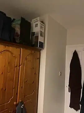 Snapshot of C_Huntsman chatting on 02/04/25, 05:31 C Huntsman online show from 02/04/25, 05:31