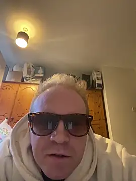 Snapshot of C_Huntsman chatting on 02/04/25, 08:35 C Huntsman online show from 02/04/25, 08:35