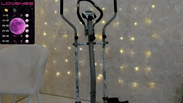 Snapshot of EvaSileZ chatting on 03/04/25, 04:09 EvaSileZ online show from 03/04/25, 04:09