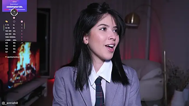 Snapshot of anniehillofficial chatting on 10/11/25, 08:40 anniehillofficial online show from 10/11/25, 08:40