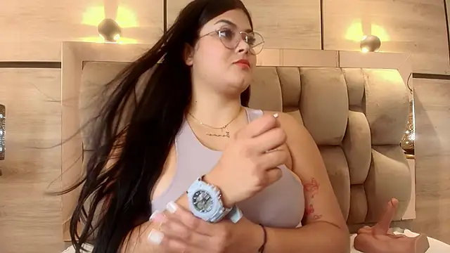 Snapshot of im_mou_ chatting on 10/25/25, 12:56 im mou online show from 10/25/25, 12:56