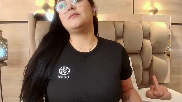 Snapshot of im_mou_ chatting on 10/27/25, 12:53 im mou online show from 10/27/25, 12:53