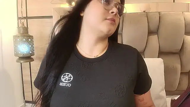 Snapshot of im_mou_ chatting on 11/12/25, 11:43 im mou online show from 11/12/25, 11:43