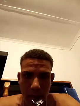 Snapshot of Linex06 chatting on 02/25/26, 05:44 Linex06 online show from 02/25/26, 05:44