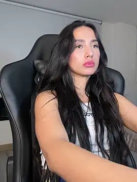 EvaMoet online show from 12/17/24, 06:24