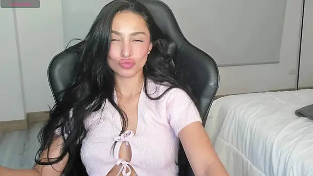 EvaMoet online show from 03/16/25, 08:21